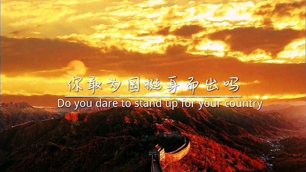 山西晋中：男子不慎坠入废弃地窖，消防员调用挖掘机救援